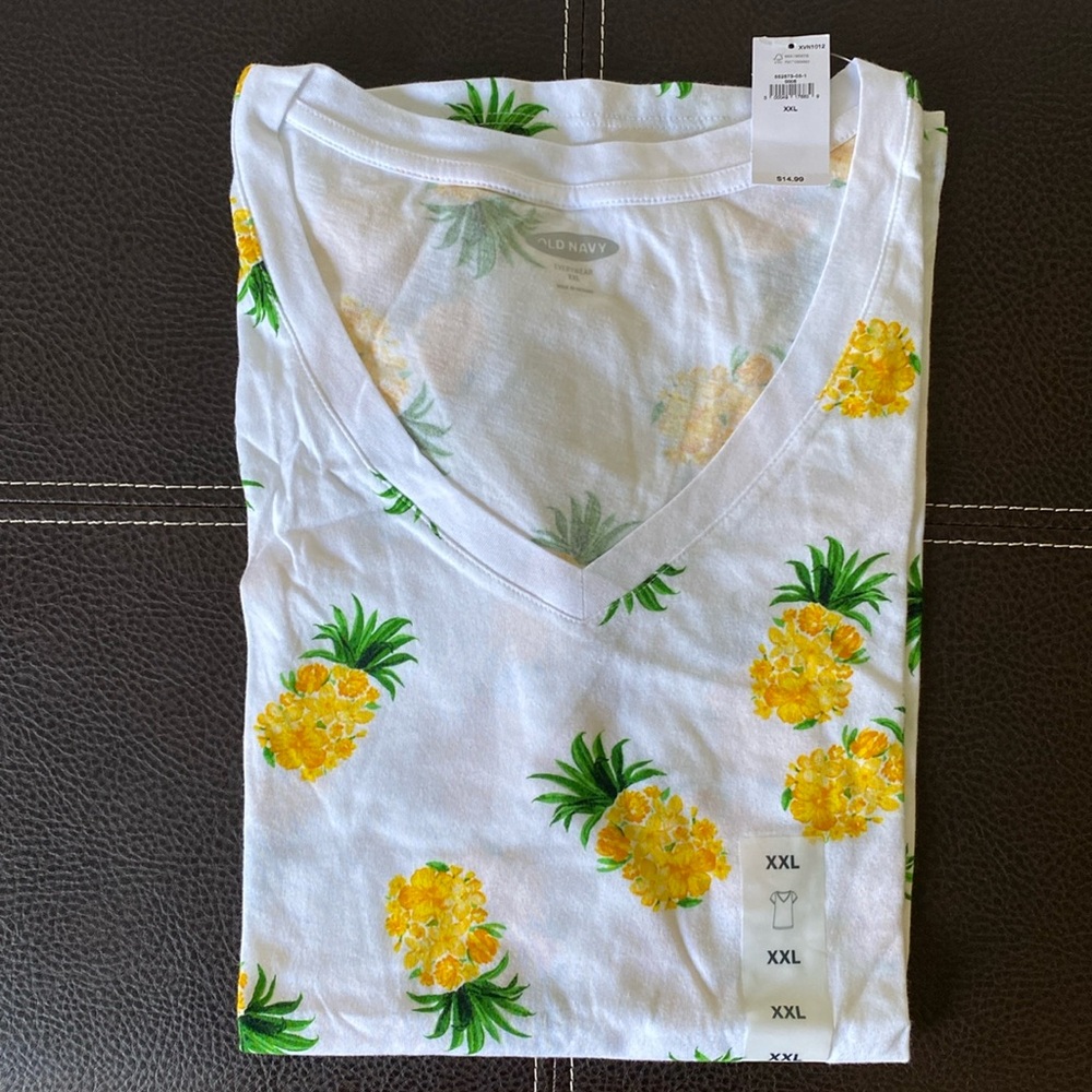 Old Navy Everywhere T-shirt, White Pineapple Print, Size XXL